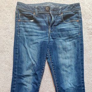 AE Super Skinny Jeans (size 6)